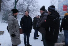 Photo of FOTO/Jutros nastavljena akcija na čišćenju snijega sa pješačkih prostora u centru Sarajeva