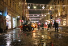 Photo of FOTO/Kasno sinoć radnici VIK-a i Rad-a uklanjali snijeg iz Titove ulice u centru grada