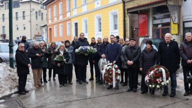 Photo of Obilježena 33. godišnjica masakra u Isevića sokaku – Ubijeni čekajući u redu za vodu