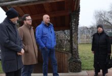 Photo of Premijer i ministri u Vladi KS obišli ključne memorijalne lokalitete u Sarajevu