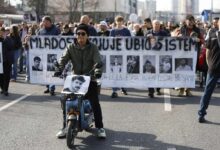 Photo of Nastavak protesta u Sarajevu: Manji broj okupljenih, poručuju da će istrajati u svojim zahtjevima