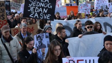 Photo of Nastavak protesta u Sarajevu, više stotina mladih na ulicama, najavljen plenum