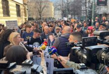 Photo of Nastavak protesta u Sarajevu: Manji broj okupljenih, poručuju da će istrajati u svojim zahtjevima