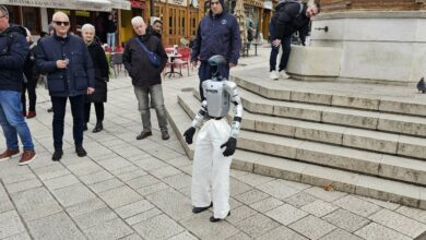 Photo of Roby-humanoidni robot prošetao Baščaršijom, zahvalio se na lijepom dočeku