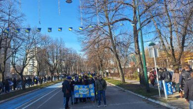Photo of Defile učenika osnovnih i srednjih škola KS povodom Dana nezavisnosti