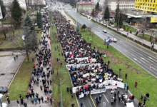 Photo of Na protestu u Sarajevu pročitani novi zahtjevi: Pravo na okupljanje i siguran javni prijevoz, traže hitnu sjednicu Skupštine KS i novu Vladu