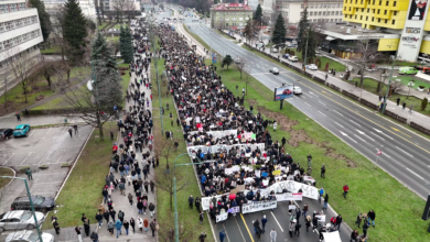 Photo of Na protestu u Sarajevu pročitani novi zahtjevi: Pravo na okupljanje i siguran javni prijevoz, traže hitnu sjednicu Skupštine KS i novu Vladu
