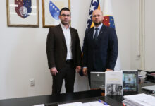 Photo of Predsjedavajući Okerić na sastanku s direktorom Džananovićem: Nastaviti jačati institucionalnu podršku radu Instituta
