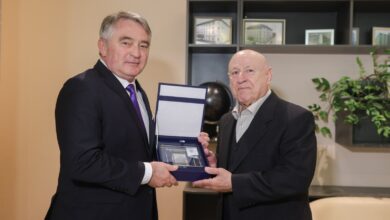 Photo of Komšić u Ljubljani uručio Povelju Kulina bana Emilu Šuštaru za doprinos BiH tokom rata