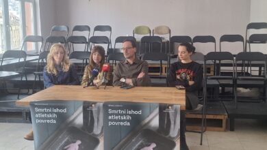 Photo of Premijera predstave ‘Smrtni ishod atletskih povreda’ 7. marta u Kamernom teatru 55