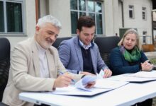 Photo of Premijer Uk i načelnik Mandić potpisali ugovor: Uspostavljen Centar za mlade Sarajevo