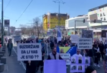 Photo of Na protestima ispred Zemaljskog muzeja manje građana u odnosu na prethodna okupljanja