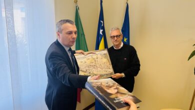 Photo of Ministar Dizdar se sastao sa Gavazzenijem u Milanu: Nevine žrtve opsade Sarajeva zaslužuju pravdu