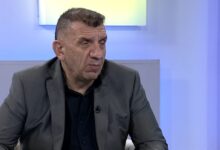 Photo of Prof. dr. Karamujić za Špicu: “Ekonomski sistem u BiH puca, zadužujemo se da bismo jeli, a ne investirali” (video)