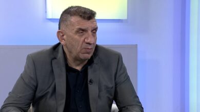 Photo of Prof. dr. Karamujić za Špicu: “Ekonomski sistem u BiH puca, zadužujemo se da bismo jeli, a ne investirali” (video)