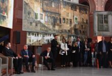 Photo of U čast 130 godina Vijećnice otvorena izložba Safeta Zeca ‘Sarajevske kuće’