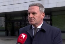 Photo of Smajić: Schmidtov pasivan odnos prema blokadama direktno pogoduje politikama HDZ-a i SNSD-a