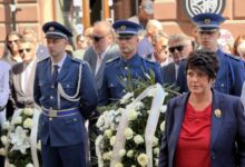 Photo of SJEĆANJE NA MASAKR U FERHADIJI: Obilježena 34. godišnjica ubistva 26 građana Sarajeva koji su čekali u redu za hljeb