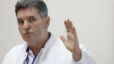 Photo of Gavrankapetanović: Ne postoji škola koja vas može naučiti kako operisati dok granate padaju oko vas