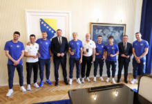Photo of Konaković uručio diplomatske pasoše reprezentativcima Bosne i Hercegovine