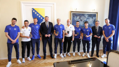 Photo of Konaković uručio diplomatske pasoše reprezentativcima Bosne i Hercegovine