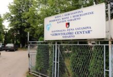 Photo of Vlada KS se oglasila o kašnjenju plaća u Gerontološkom centru: “Došlo je do poremećaja prioriteta, pokrećemo provjeru poslovanja”