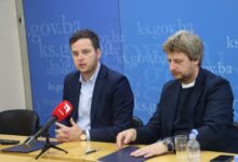 Photo of Potpisani ugovori između Ureda Vlade KS za dijasporu i 16 udruženja vrijedne 105.000 KM