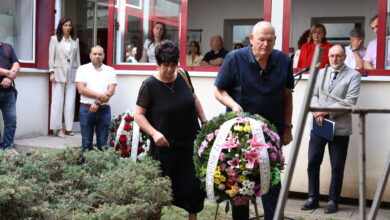 Photo of Obilježena 31. godišnjica ubistva građana u OŠ “Skender Kulenović” na Dobrinji