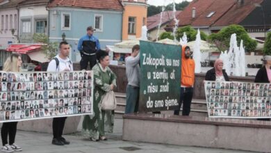 Photo of Majke Srebrenice: Mnogi posmrtni ostaci nisu pronađeni, još uvijek ima odgovornih koji nisu kažnjeni