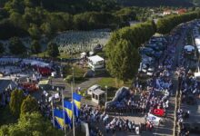 Photo of Učesnici “Marša mira” stigli u Potočare: Trodnevnim pješačenjem odali počast žrtvama genocida