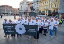 Photo of Zagreb: Mimohodom sjećanja i projekcijom “cvijeta Srebrenice” obilježena 31. godišnjica genocida