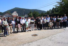 Photo of Obilježena 33. godišnjica ubistva sugrađana kod škole u Tarčinu
