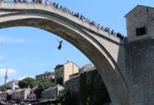 Photo of “Don’t Forget Srebrenica”: Tradicionalni skok bez aplauza sa Starog mosta