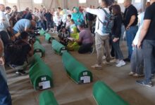 Photo of Tužna kolona s tabutima 10 žrtava genocida u Srebrenici stigla je u Memorijalni centar Potočari