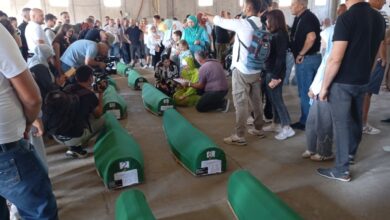 Photo of Tužna kolona s tabutima 10 žrtava genocida u Srebrenici stigla je u Memorijalni centar Potočari