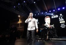 Photo of FOTO/Enes Begović priredio nezaboravnu večer na prepunom trgu na Ilidži