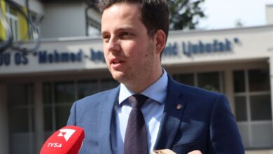 Photo of Uk: U Kantonu Sarajevu škole se ne zatvaraju, otvaramo ih, a roditeljima smanjujemo troškove