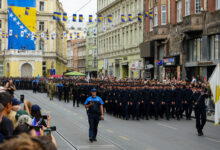 Photo of Pogledajte defile policijskih snaga u Sarajevu: Stotine građana pozdravilo učesnike (FOTO)