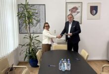 Photo of Pandurević i Melnic potpisali ugovor o dodjeli 500.000 eura za izradu projekta daljinskog grijanja