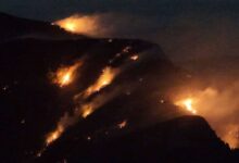 Photo of Požar na Čvrsnici se i dalje širi, vjetar onemogućio gašenje iz zraka