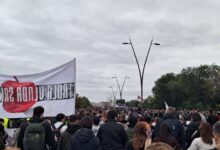 Photo of Kolone građana pošle na završni miting Studentske liste na Slaviji, saobraćaj već zaustavljen