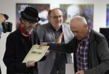 Photo of Semezdinu Mehmedinoviću dodijeljena Godišnja nagrada Društva pisaca za roman ‘Mali roman o tišini’